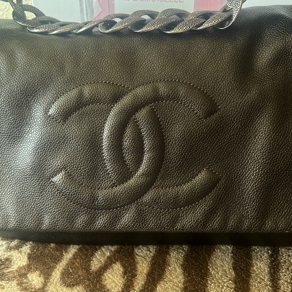 Beautiful Chanel bag with Caviar leather and thick silver chain like NEW! - Picture 2 of 9